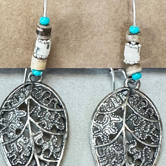 2/$15 Silver tone dangle earrings w/beads Leaves have filigree design - Picture 3 of 15